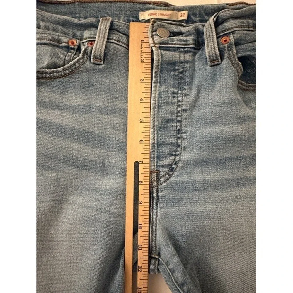 Levis Wedgie‎ Straight Distressed High Rise Jeans Light Wash Blue Size 32